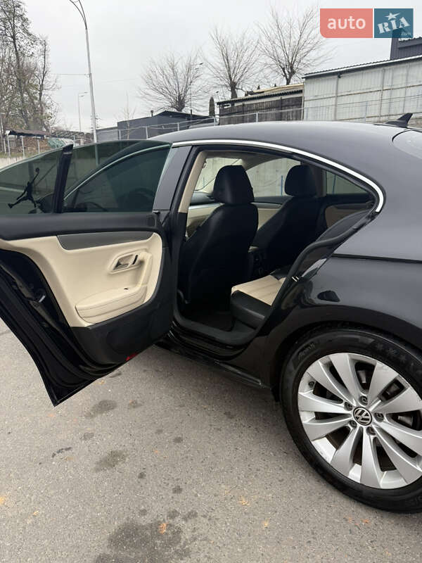 Купе Volkswagen CC / Passat CC 2011 в Киеве