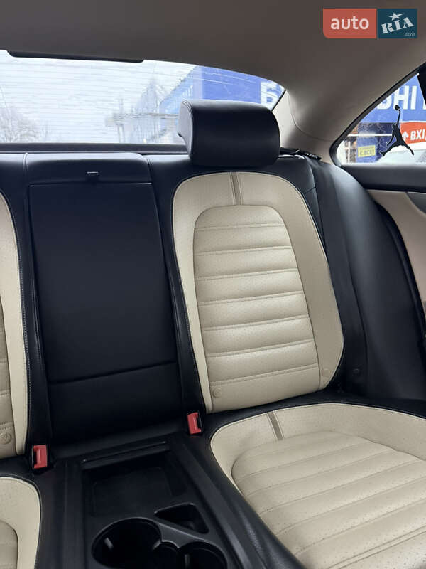 Купе Volkswagen CC / Passat CC 2011 в Киеве