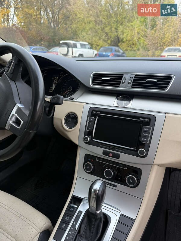 Купе Volkswagen CC / Passat CC 2011 в Киеве