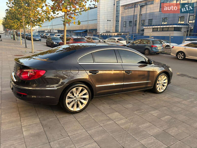 Купе Volkswagen CC / Passat CC 2010 в Києві