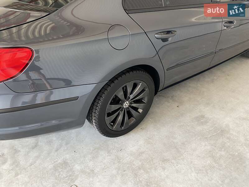 Купе Volkswagen CC / Passat CC 2011 в Львове