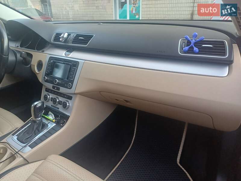 Купе Volkswagen CC / Passat CC 2012 в Києві