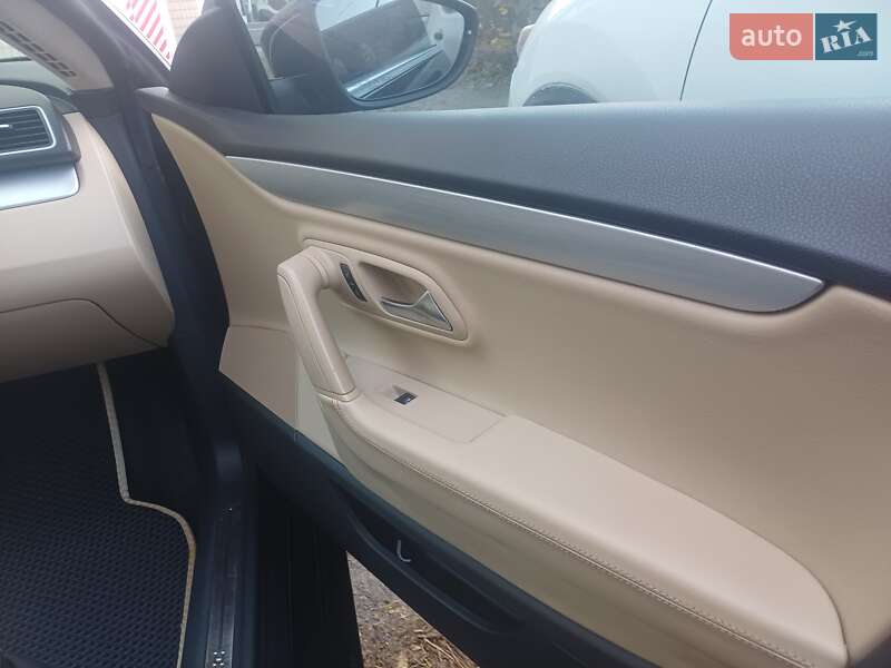 Купе Volkswagen CC / Passat CC 2012 в Києві