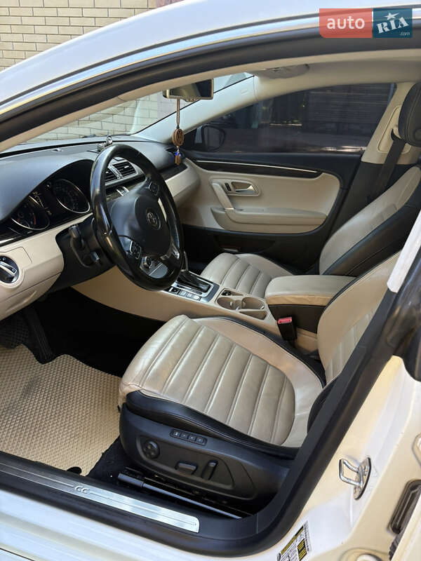 Купе Volkswagen CC / Passat CC 2014 в Києві