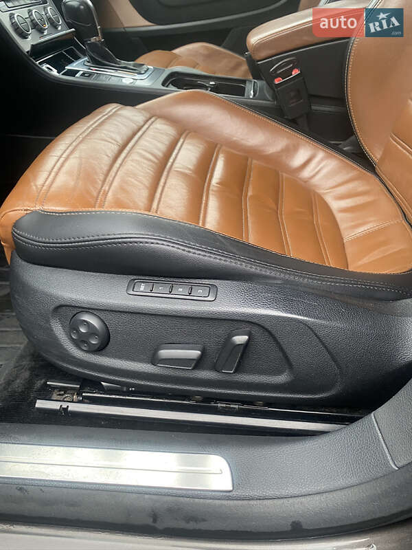 Купе Volkswagen CC / Passat CC 2012 в Киеве