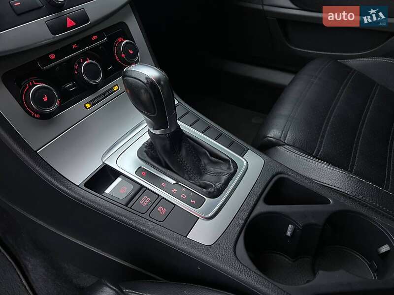 Купе Volkswagen CC / Passat CC 2010 в Киеве
