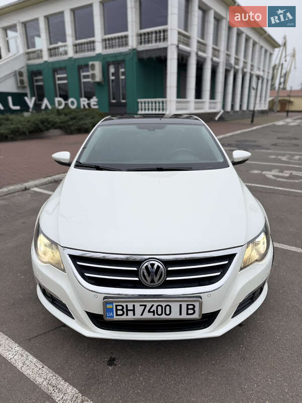 Купе Volkswagen CC / Passat CC 2010 в Киеве