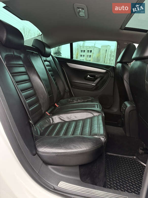 Купе Volkswagen CC / Passat CC 2010 в Киеве