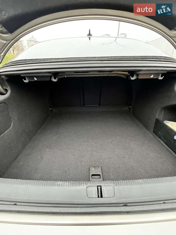 Купе Volkswagen CC / Passat CC 2012 в Києві