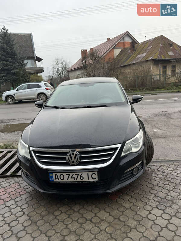 Купе Volkswagen CC / Passat CC 2010 в Ужгороді
