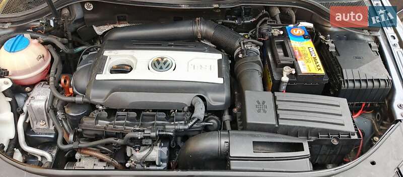 Купе Volkswagen CC / Passat CC 2011 в Дніпрі