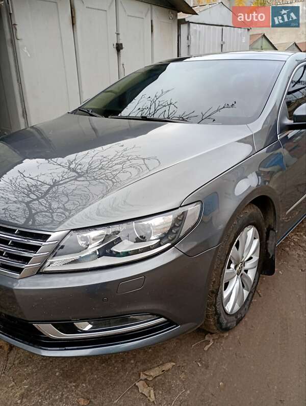 Купе Volkswagen CC / Passat CC 2015 в Києві