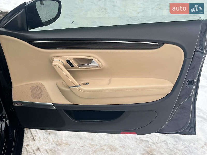 Купе Volkswagen CC / Passat CC 2012 в Києві