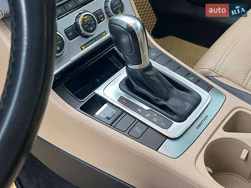 Купе Volkswagen CC / Passat CC 2012 в Києві