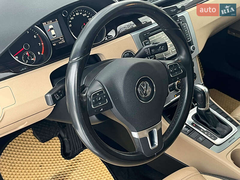 Купе Volkswagen CC / Passat CC 2012 в Києві
