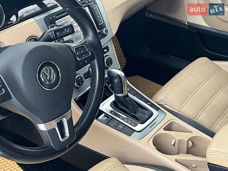 Купе Volkswagen CC / Passat CC 2012 в Києві