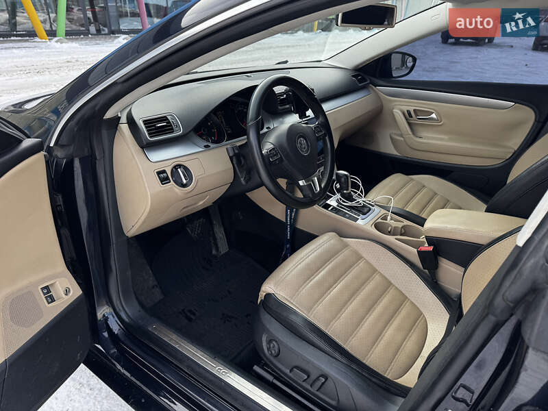 Купе Volkswagen CC / Passat CC 2012 в Киеве