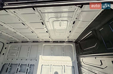 Грузовой фургон Volkswagen Crafter 2023 в 
