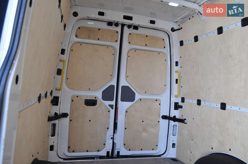 Грузовой фургон Volkswagen Crafter 2021 в Киеве