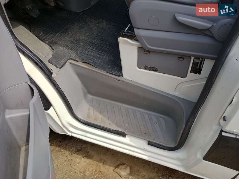 Грузовой фургон Volkswagen Crafter 2006 в Дрогобыче