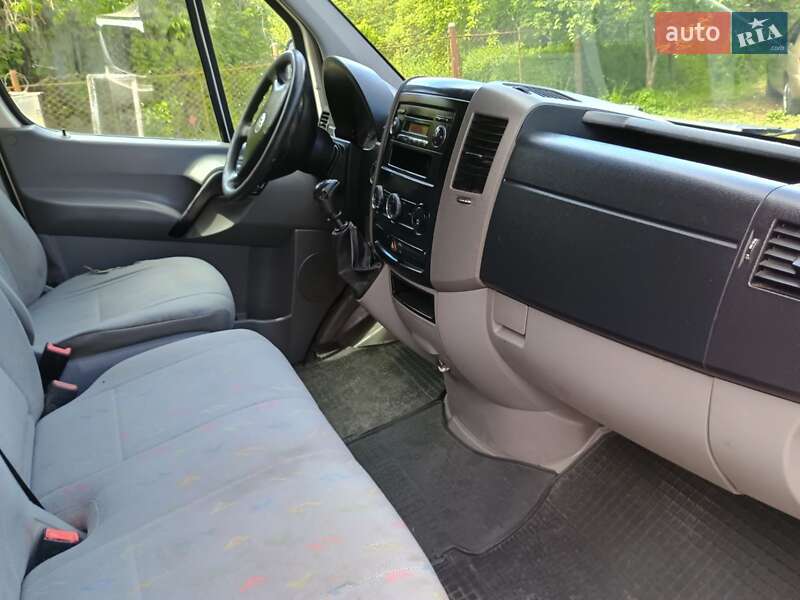 Грузовой фургон Volkswagen Crafter 2006 в Дрогобыче