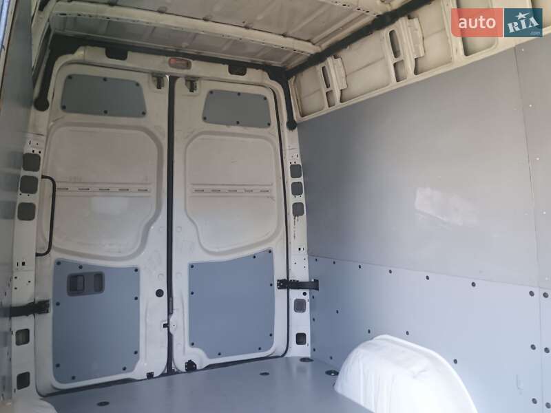 Грузовой фургон Volkswagen Crafter 2006 в Дрогобыче