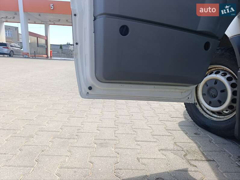 Вантажопасажирський фургон Volkswagen Crafter 2015 в Чернівцях