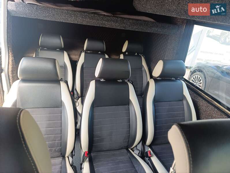 Вантажопасажирський фургон Volkswagen Crafter 2015 в Чернівцях
