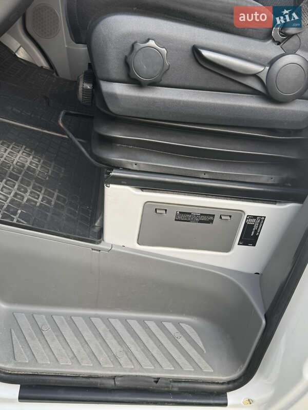Вантажний фургон Volkswagen Crafter 2014 в Хмельницькому