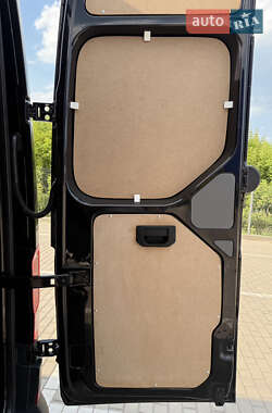Грузовой фургон Volkswagen Crafter 2022 в 