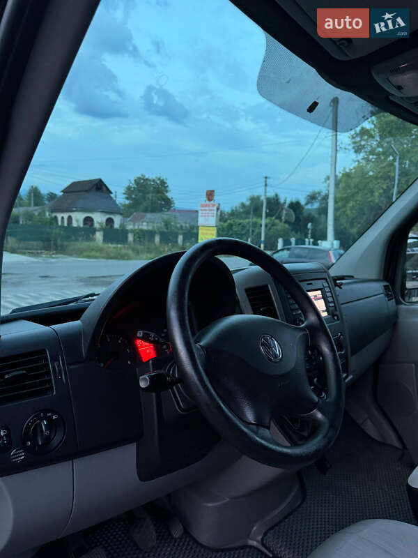 Вантажопасажирський фургон Volkswagen Crafter 2016 в Ужгороді