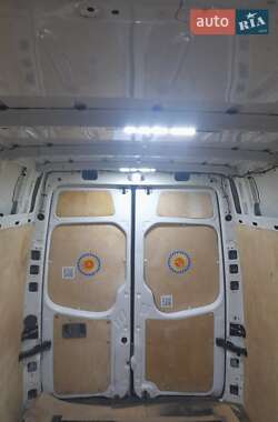 Грузовой фургон Volkswagen Crafter 2013 в 