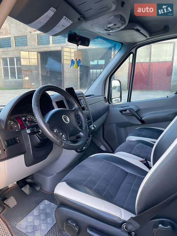 Вантажопасажирський фургон Volkswagen Crafter 2015 в Чернівцях