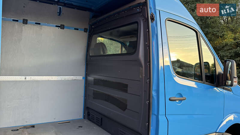 Грузовой фургон Volkswagen Crafter 2015 в Сваляве