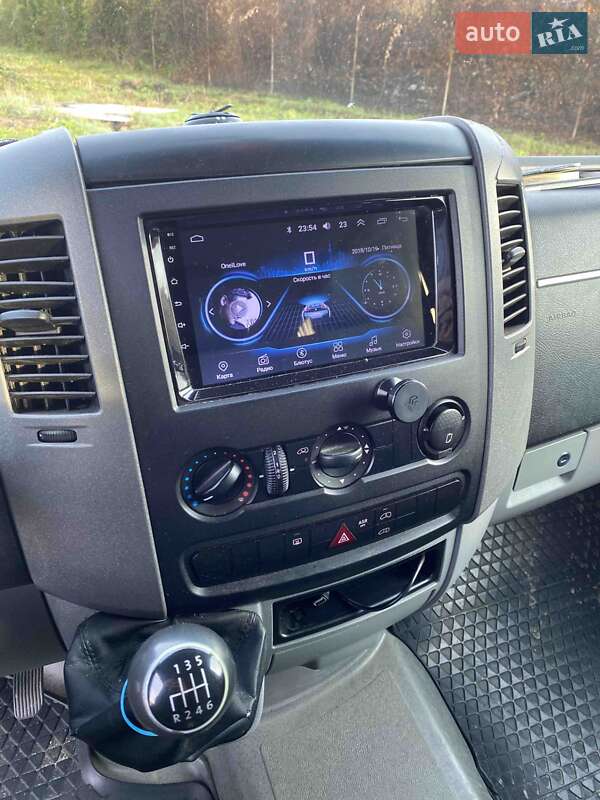 Грузовой фургон Volkswagen Crafter 2011 в Ужгороде