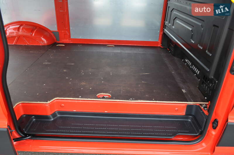 Грузовой фургон Volkswagen Crafter 2019 в Киеве