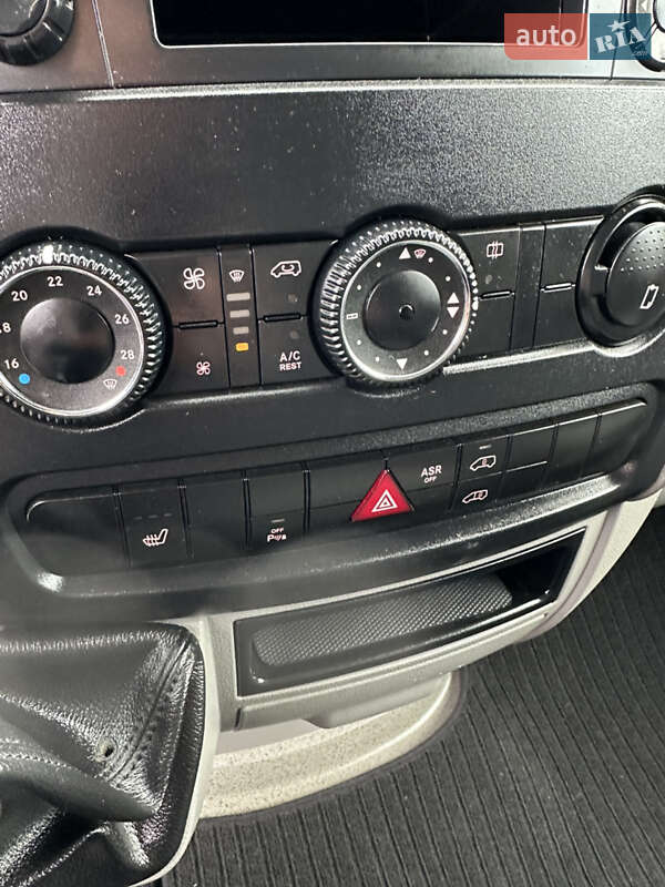 Вантажний фургон Volkswagen Crafter 2016 в Дубні