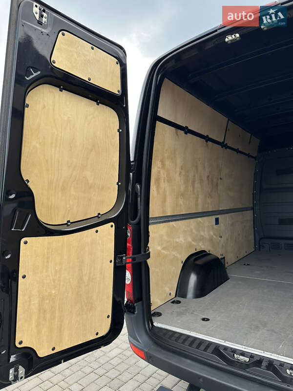 Вантажний фургон Volkswagen Crafter 2016 в Дубні