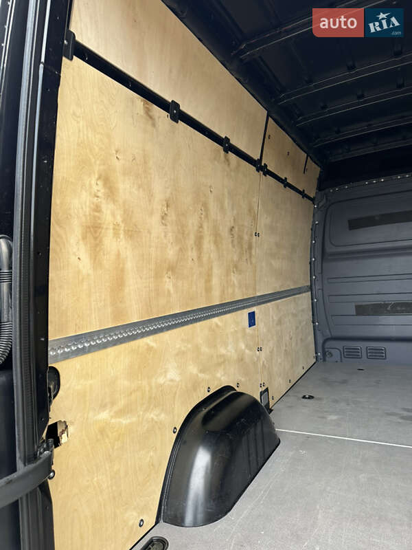 Вантажний фургон Volkswagen Crafter 2016 в Дубні