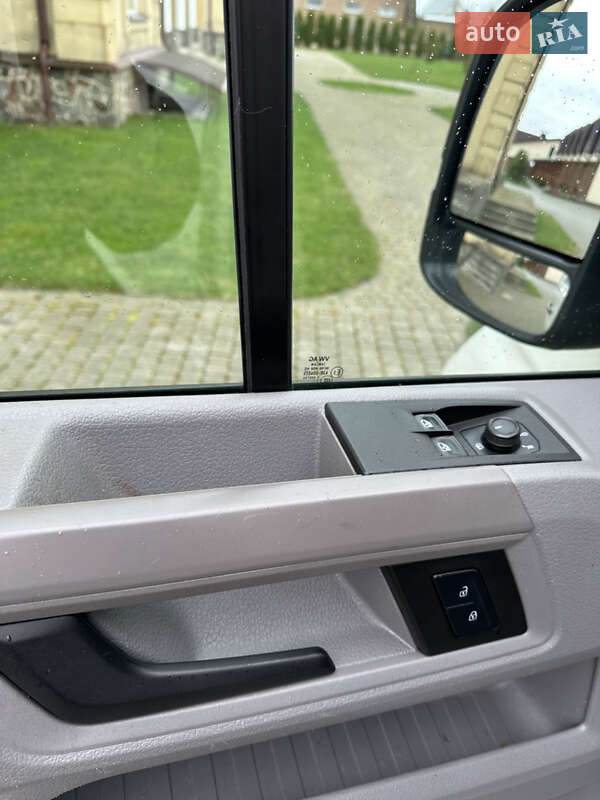 Вантажопасажирський фургон Volkswagen Crafter 2017 в Почаєві