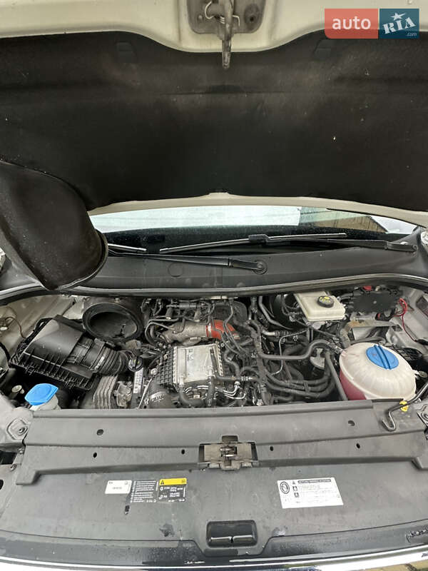 Вантажопасажирський фургон Volkswagen Crafter 2017 в Почаєві