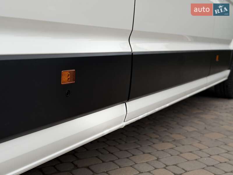 Вантажний фургон Volkswagen Crafter 2018 в Чернівцях