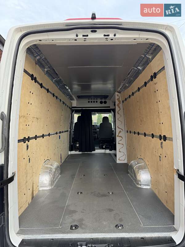 Вантажний фургон Volkswagen Crafter 2018 в Чернівцях