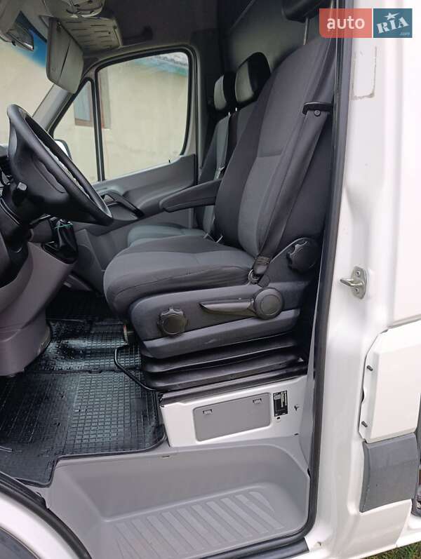 Вантажний фургон Volkswagen Crafter 2015 в Почаєві