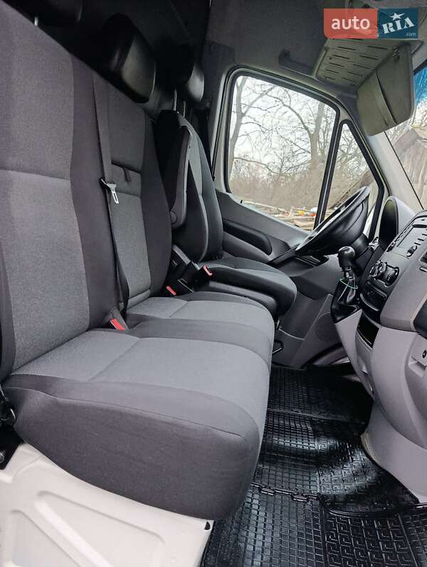 Вантажний фургон Volkswagen Crafter 2015 в Почаєві