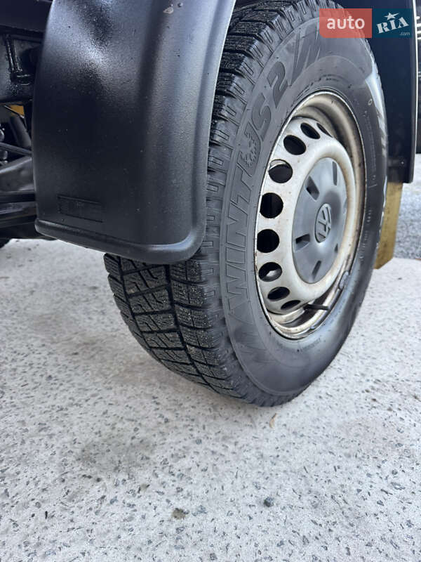Автовоз Volkswagen Crafter 2012 в Ровно