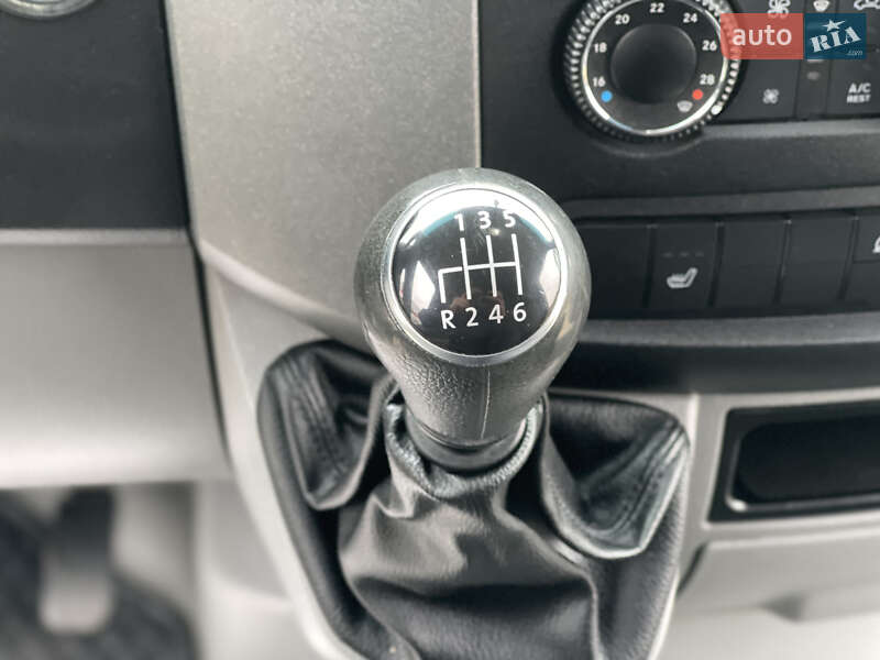 Вантажний фургон Volkswagen Crafter 2016 в Нововолинську