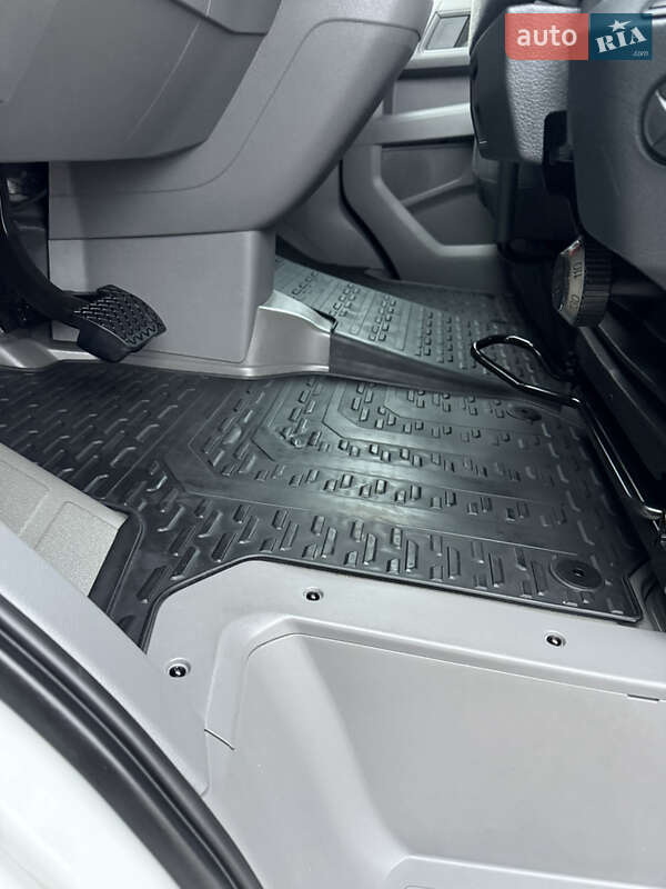 Грузовой фургон Volkswagen Crafter 2021 в Киеве фото 60 Грузовой фургон Volkswagen Crafter 2021 в Киеве