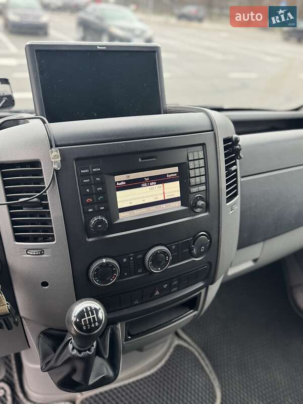 Микроавтобус Volkswagen Crafter 2015 в Киеве