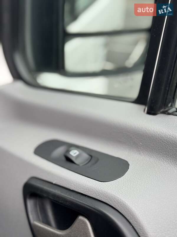 Микроавтобус Volkswagen Crafter 2015 в Киеве